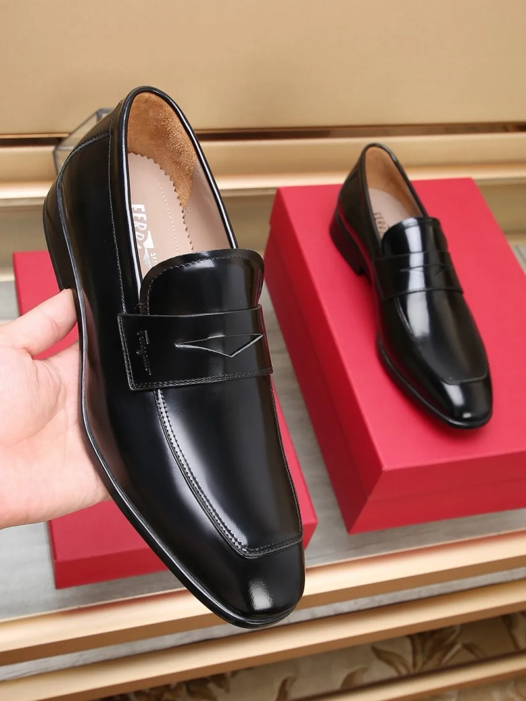 Factory P620💰🔥《Ferragamo》👏Latest•High-end top brand luxury~purchasing agent, top~quality. New fashionable business men's shoes🔜The uppers are made of original open-edge beaded cowhide➕cowhide·lining, with fine workmanship. The original stylish and soft combination wear-resistant and non-slip outsole is light and comfortable on the feet. The real thing looks better in real life. Size: 38/44